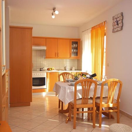 Apartment Ely Rabac Exteriör bild