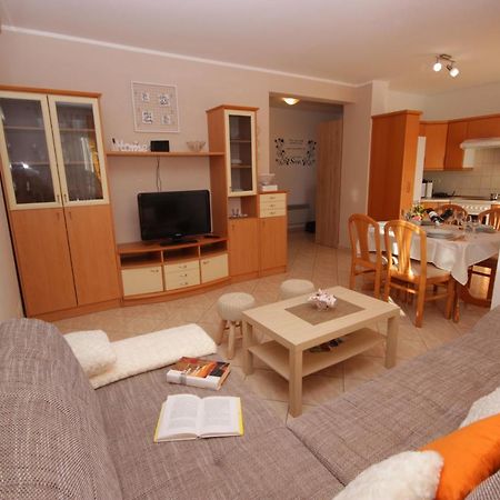 Apartment Ely Rabac Exteriör bild
