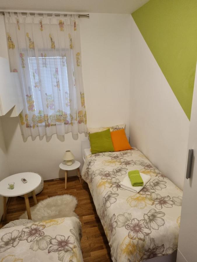 Apartment Ely Rabac Exteriör bild