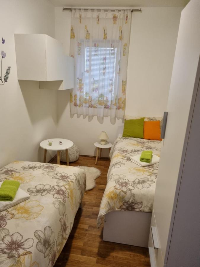 Apartment Ely Rabac Exteriör bild